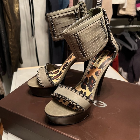 Bebe Olive strappy platform sandal.  Used. Great condition. - Picture 5 of 5